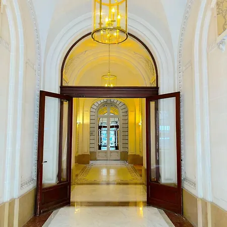 Vendome Apartment *